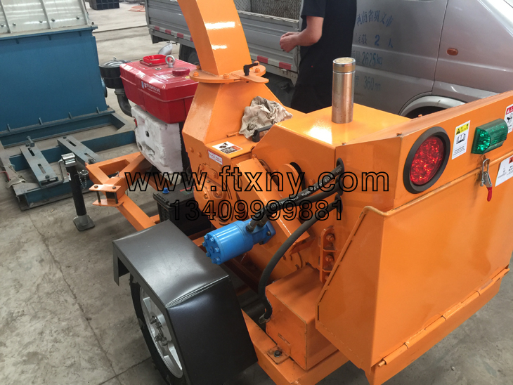 移動(dòng)式樹枝粉碎機(jī) 移動(dòng)式樹枝粉碎機(jī)