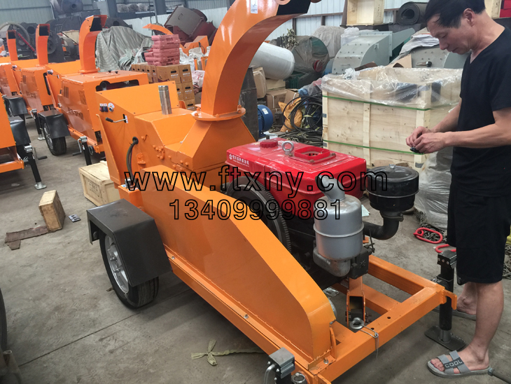 移動(dòng)式樹枝粉碎機(jī) 移動(dòng)式樹枝粉碎機(jī)