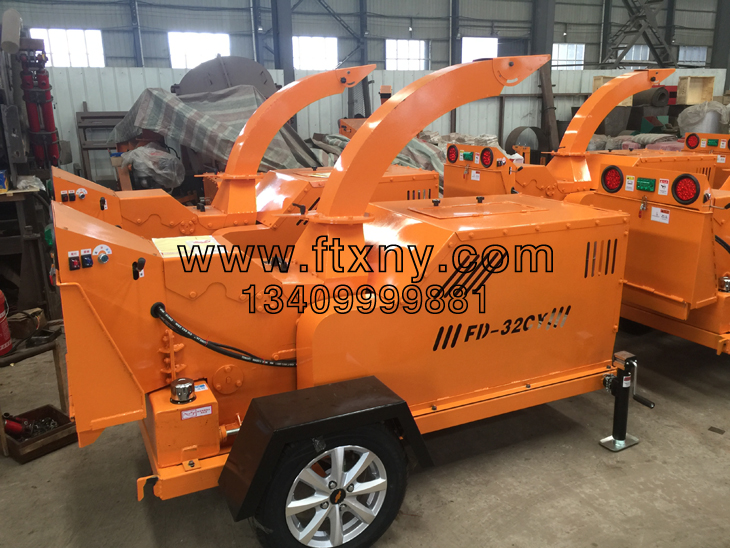 大型移動(dòng)式樹枝粉碎機(jī) 大型移動(dòng)式樹枝粉碎機(jī)