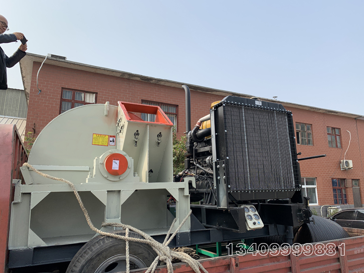 移動(dòng)式菇木粉碎機(jī) 移動(dòng)式菇木粉碎機(jī)