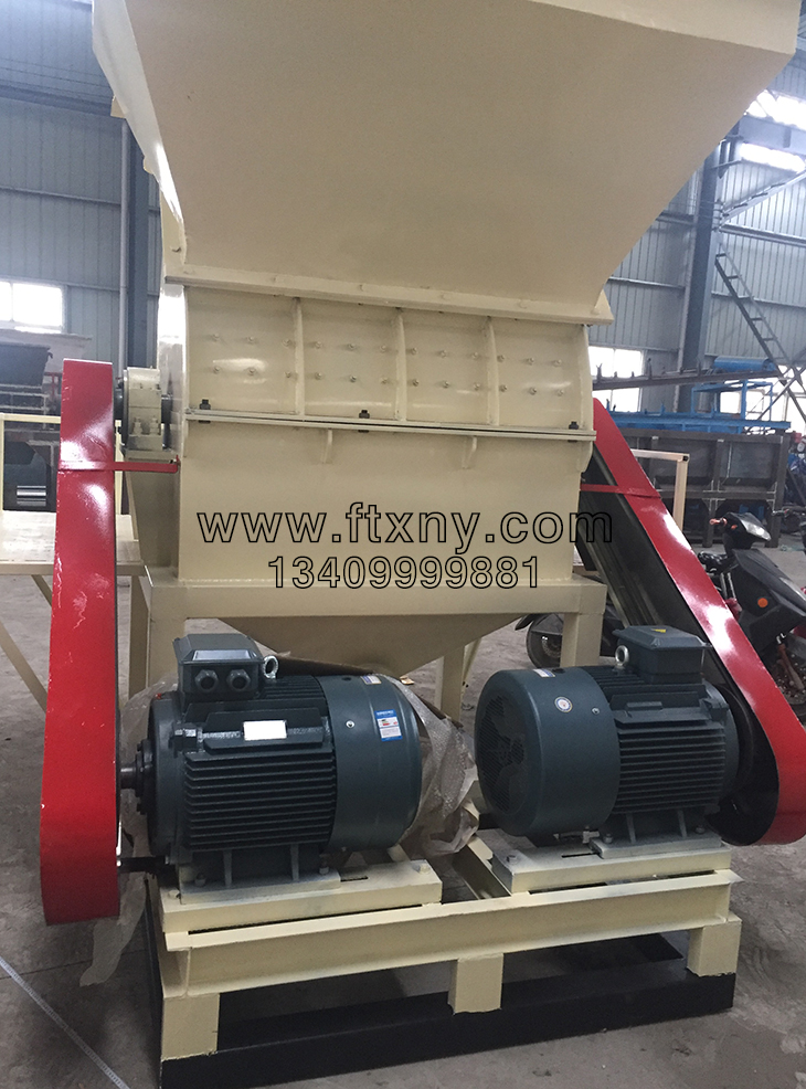 1300型木材粉碎機(jī) 1300型木材粉碎機(jī)